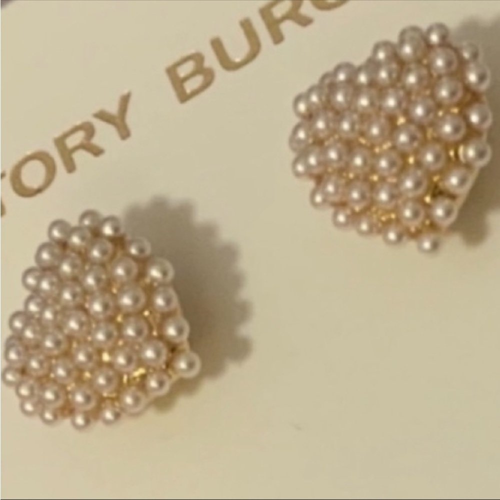 Tory Burch Ivory pearl beads small heart  logo stud earrings - Picture 2 of 6